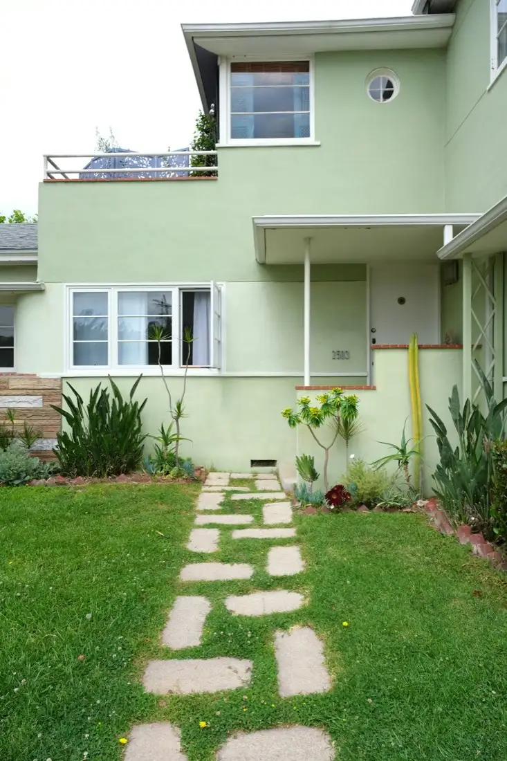Green front lawn and planting beds at a home in Carson, CA